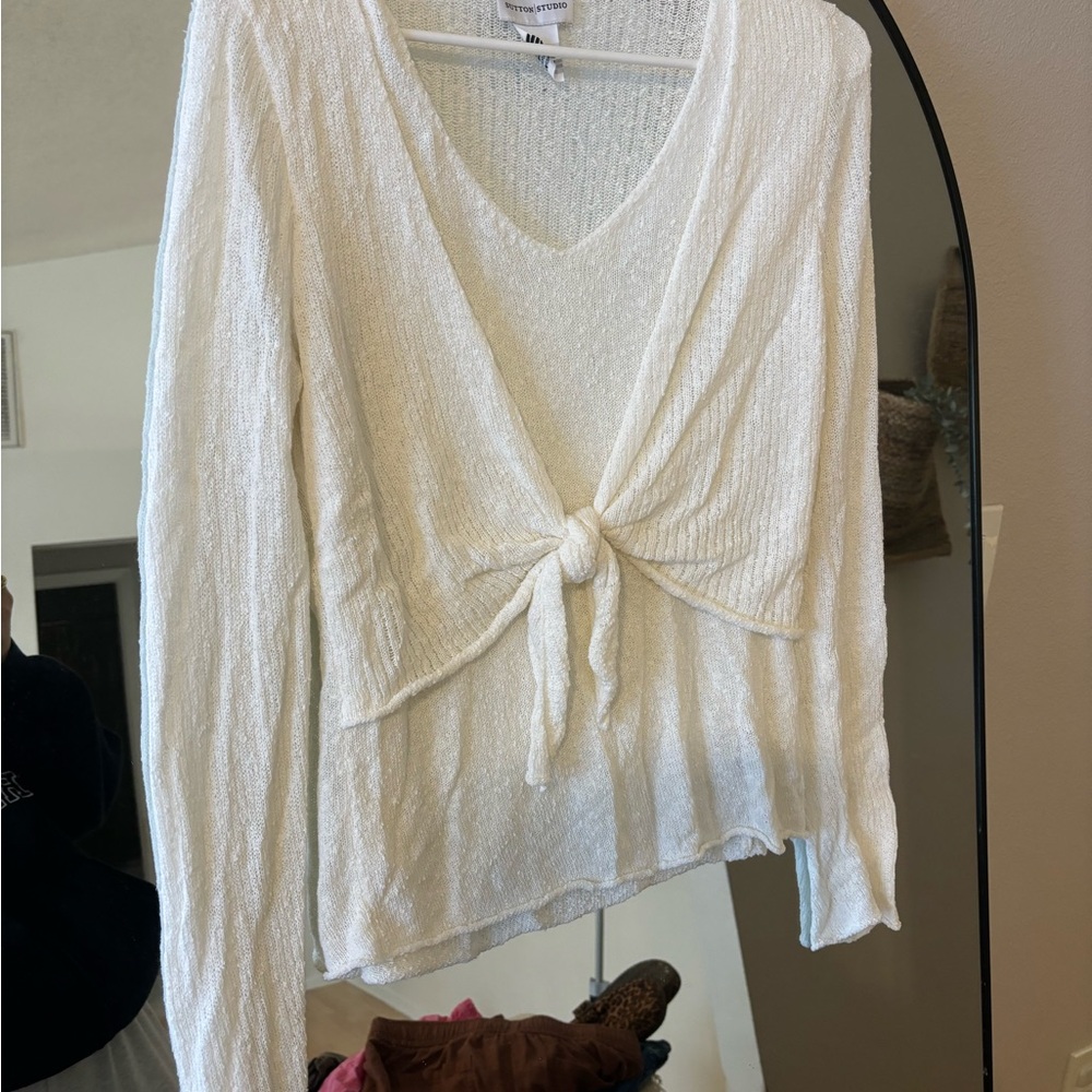 Elegant White Knit Tie-Front Top